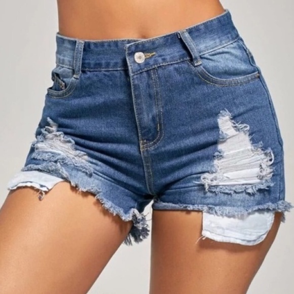 Hot 🔥Distressed denim cutoff Jean shorts *NWT* - Picture 3 of 8